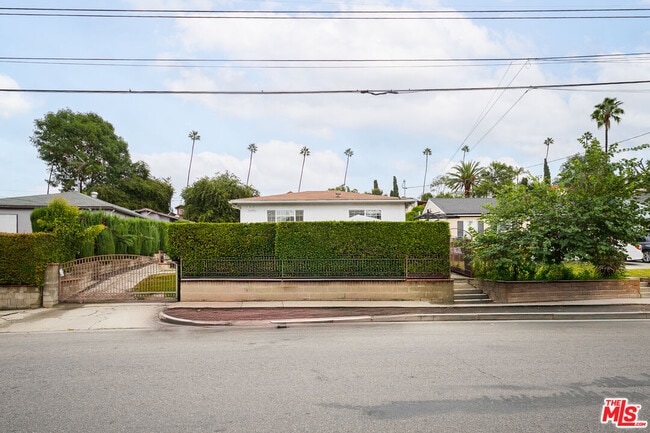Primary Photo - 5130 Templeton St