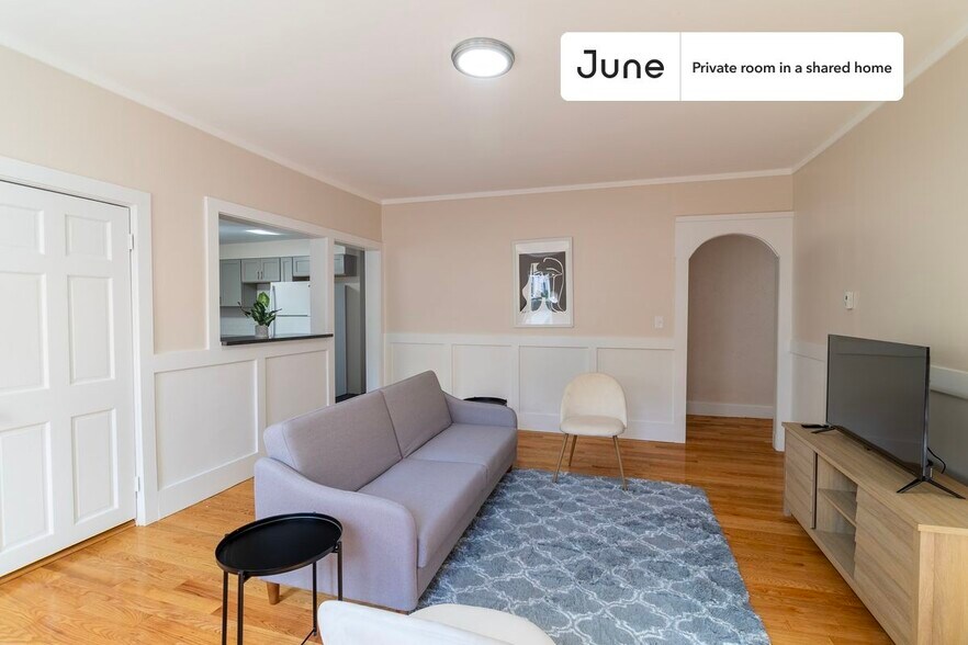 Building Photo - Room in Shared 7 bed/2 bath home in Allston