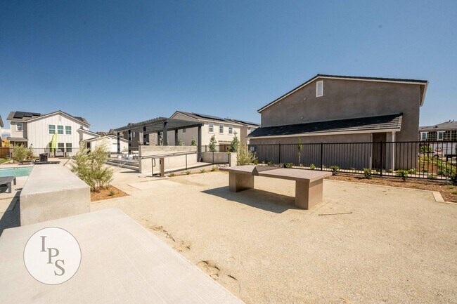Building Photo - 2830 E Tamarind Dr