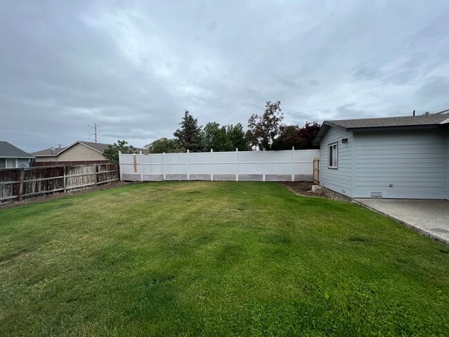 Building Photo - 3 Bedroom Home - Newly Renovated!