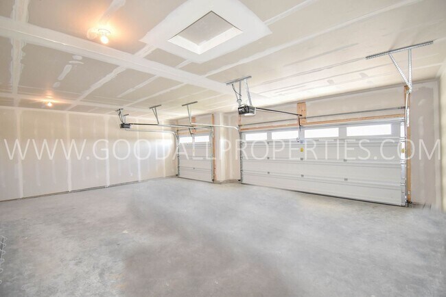 Building Photo - 4 Bed 2 Bath Home in the Waukee School Dis...