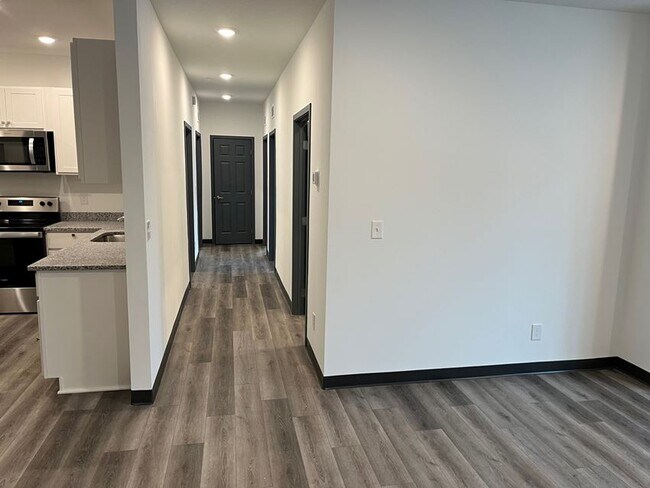 Building Photo - 1922 Wilson Ave