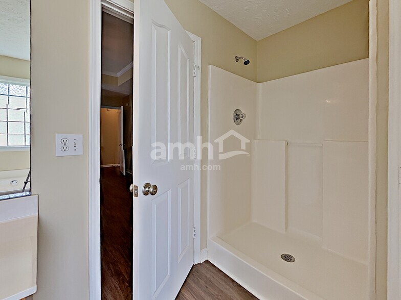 Building Photo - 9009 Lomond Dr