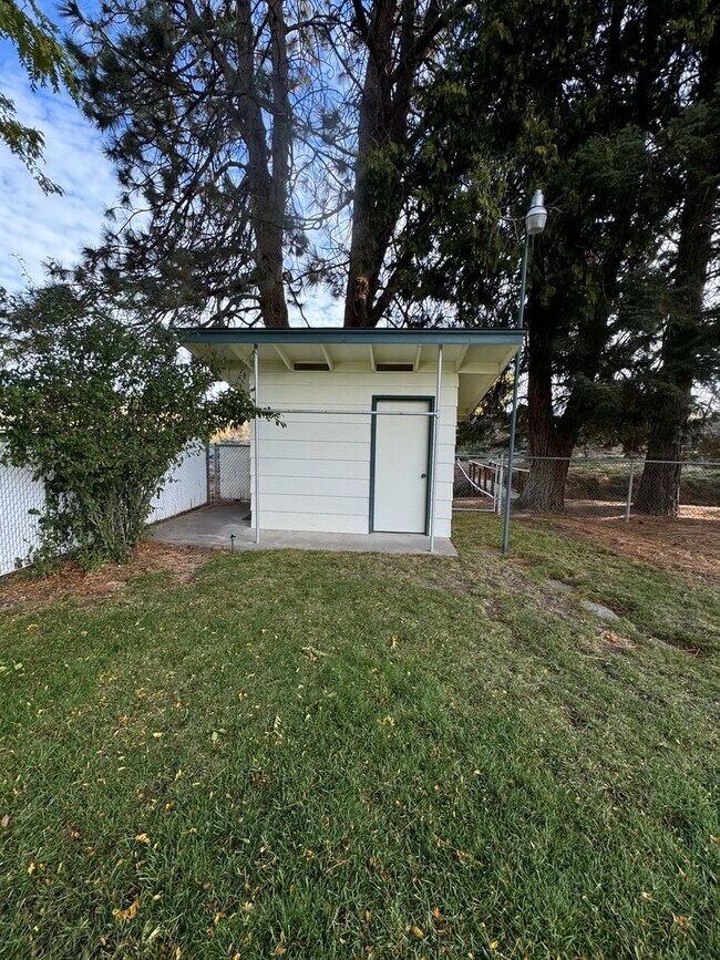 Building Photo - 4337 Lombard Dr