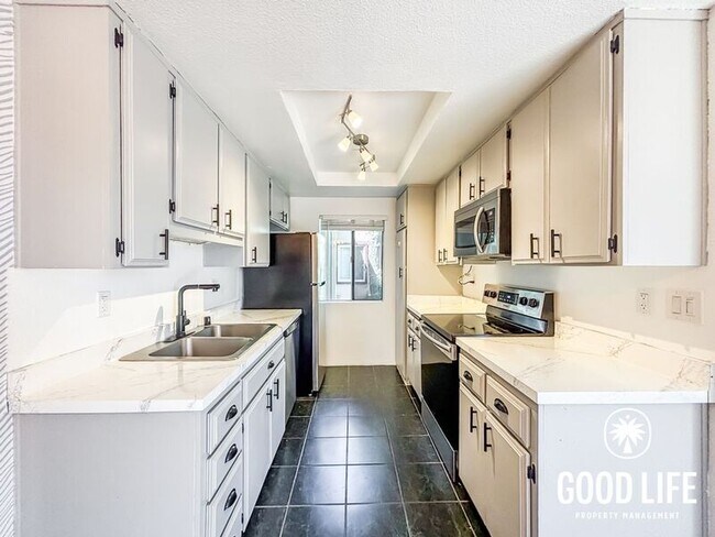 Building Photo - 6540 College Grove Dr