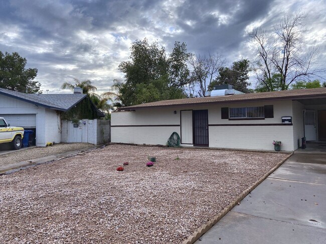 Building Photo - OPEN HOUSE. Friday, May 8th, 2026 open from 4:30pm - 5:30pm Available for Move-in July 1st, 2026....