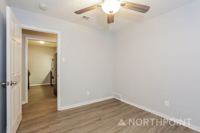 Building Photo - 1009 E Jefferson St