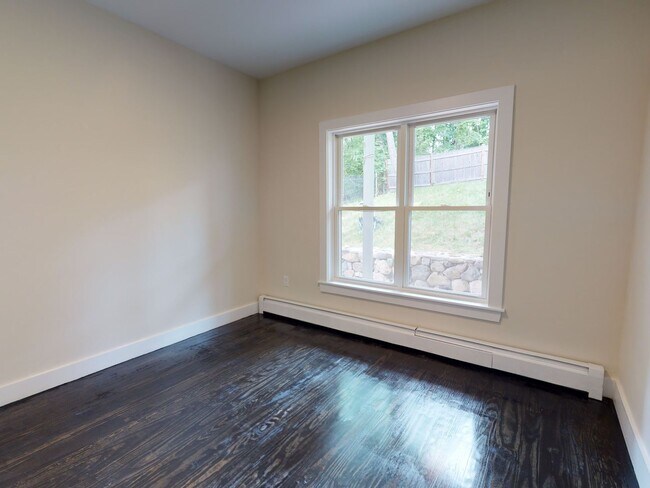 Building Photo - Modern Student Apartment; Great Location!