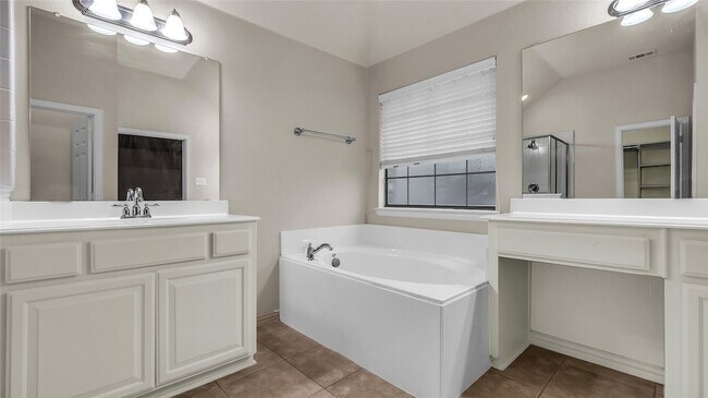 Building Photo - 2224 Crestridge Dr