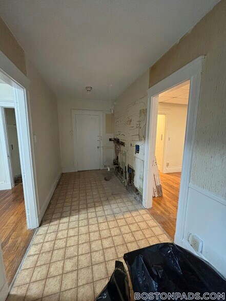 Building Photo - 63 Fellsway W