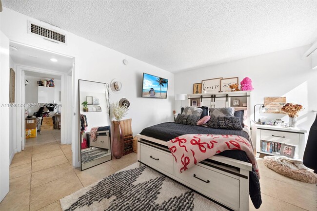 Building Photo - 2150 SW 16th Ave