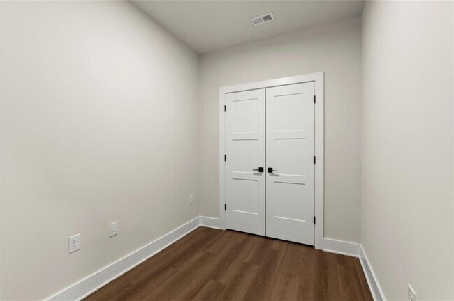 Building Photo - 2648 Sandy Plains Rd