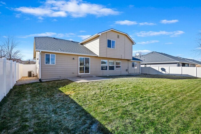 Building Photo - 4bed, 2.5bath, 2,085sq.ft. home in Creeksi...