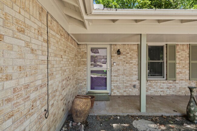 Building Photo - 3400 Laguna Dr