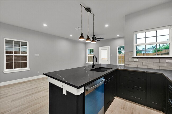 Building Photo - 7415 Hezekiah Ln