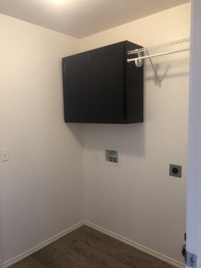 Building Photo - 3400 SE 94th St