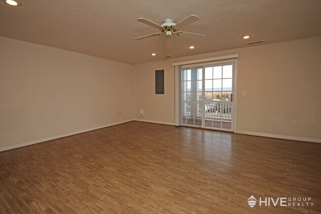 Building Photo - Beautiful Rental with Scenic Views Just Minutes from Downtown Harrisonburg!