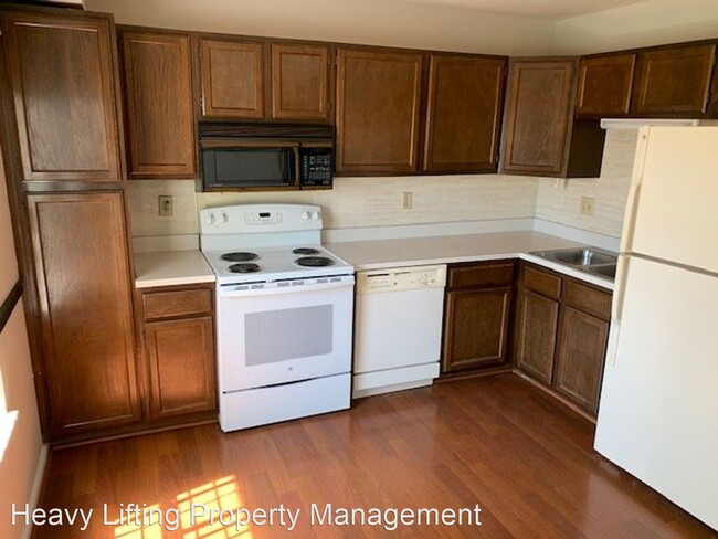 Building Photo - 3 br, 2.5 bath House - 6105 Spring Knoll Dr