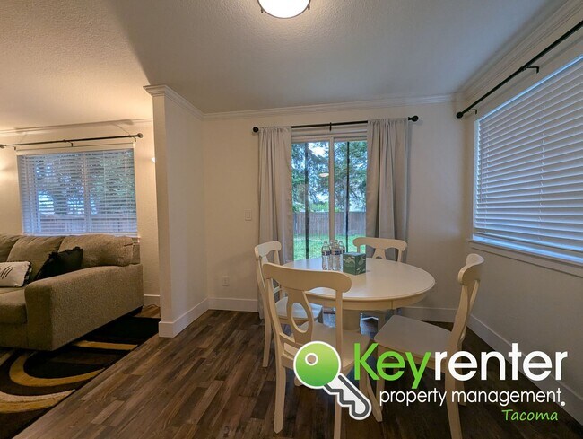 Building Photo - Fully Furnished Modern Puyallup Duplex in Prime Location