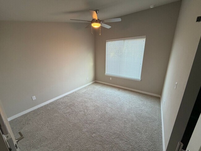 Building Photo - New Lynnwood Upscale Townhome For Rent!