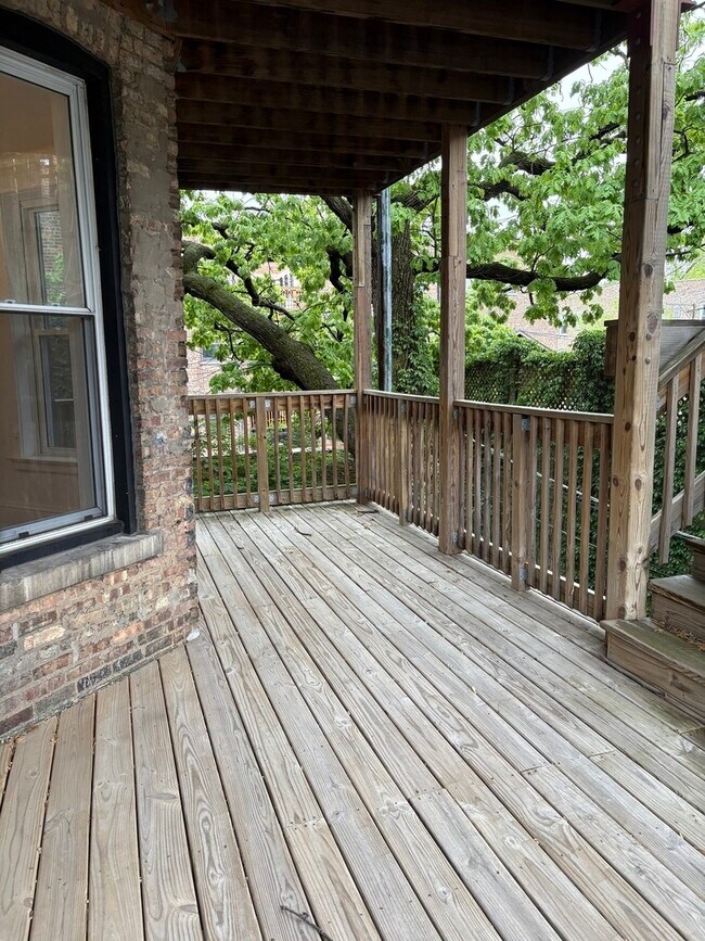 Building Photo - 5704 S Kenwood Ave