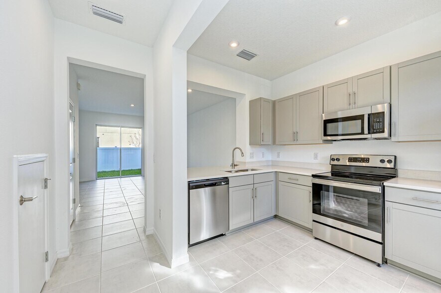 Building Photo - 6354 Fairmont Ln