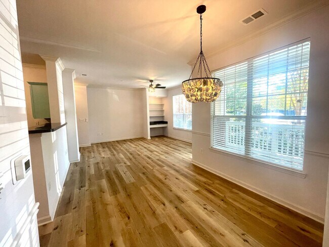 Building Photo - 1 Bedroom, 1 Bath Condo in The Concord West of the Ashley!