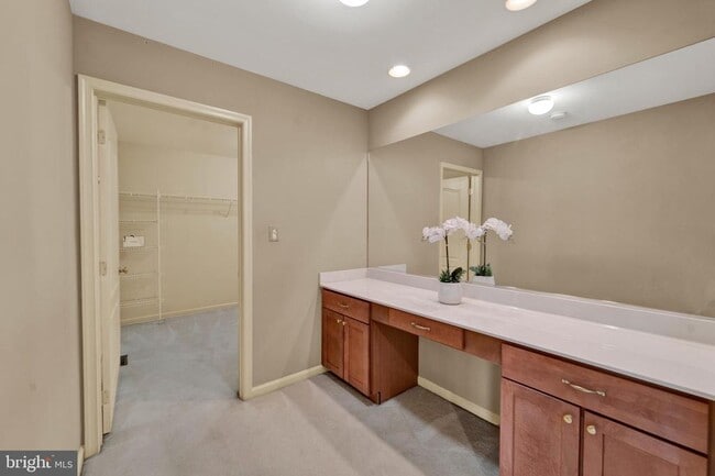 Building Photo - 19 Meadowlark Dr