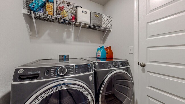 Building Photo - Coming Soon! 4 bed 2 bath home located in Hammock Bay!