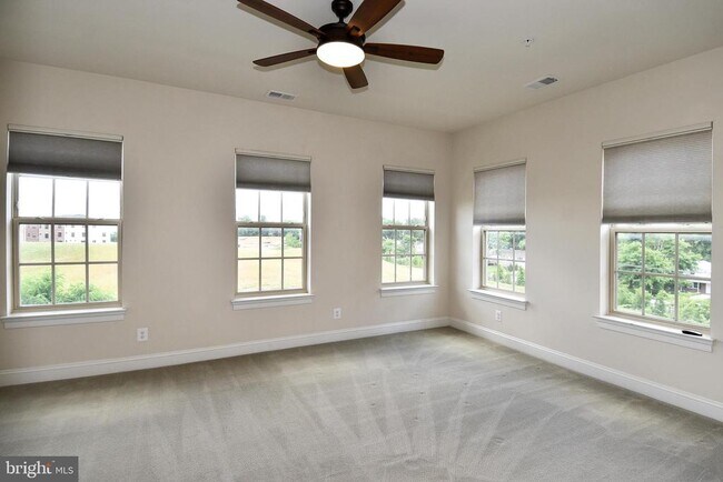 Building Photo - 810 Fair Winds Way