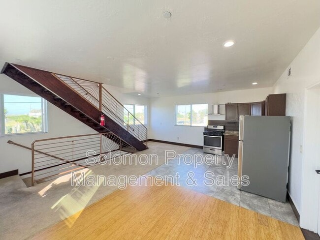 Building Photo - 2030 Broadway St