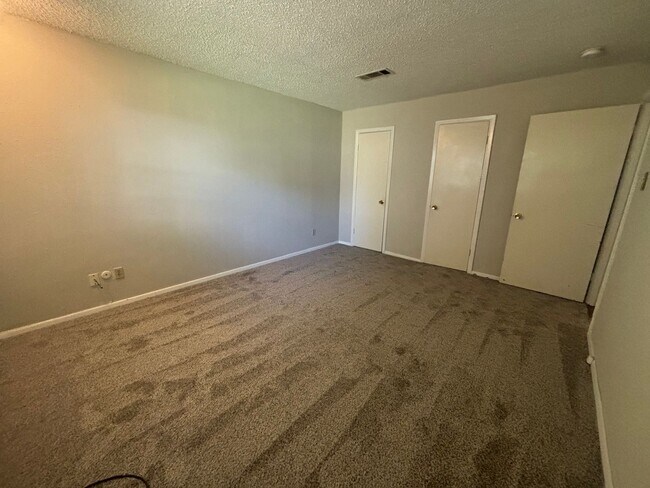 Building Photo - 800 Irwin Drive