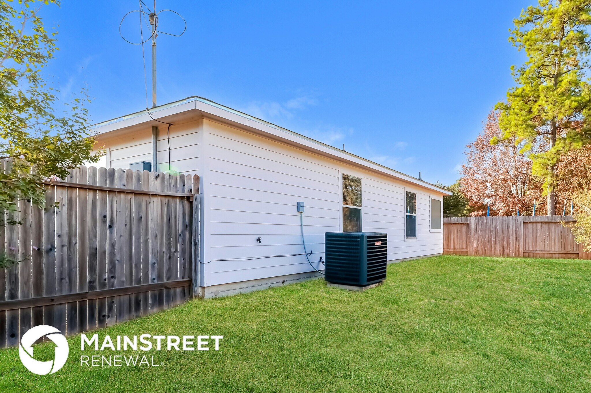 Building Photo - 16360 Hidden River Ct