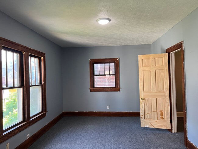 Building Photo - Cute 2 bedroom Cape Cod with Large Loft