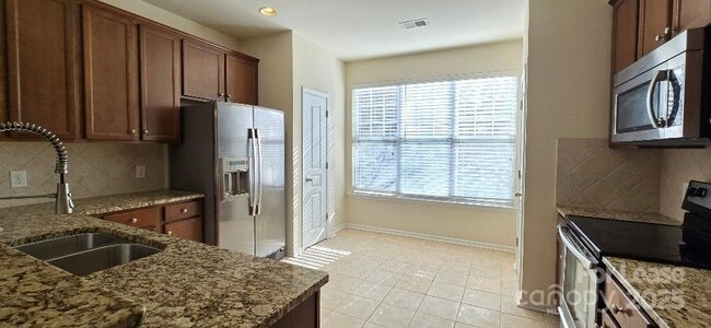 Building Photo - 11190 Bridgewater Dr