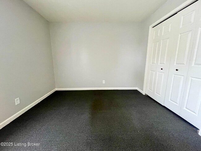 Building Photo - 1922 Silver St