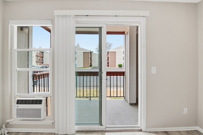 Building Photo - $1,395.95 - 1 Bed, 1 Bath Updated Unit in Westminster with In Unit Washer/Dryer!