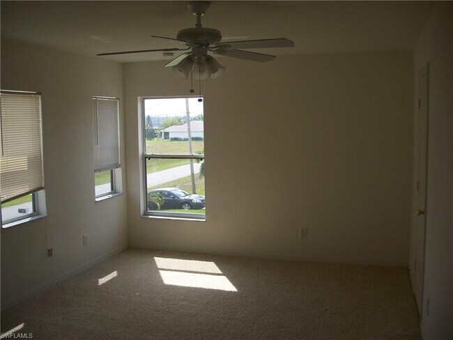 Building Photo - 216 NW 26th Ave