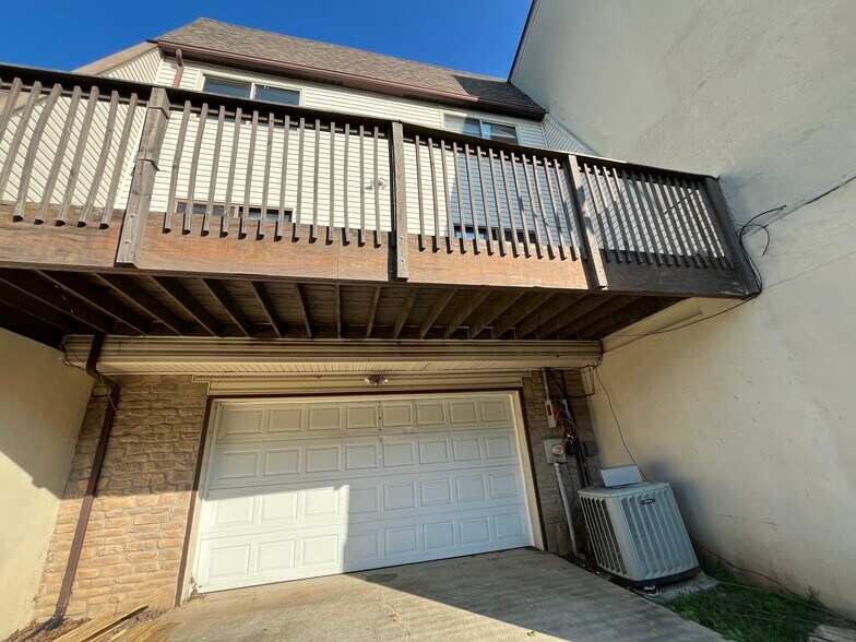Building Photo - 3660 Walden Dr