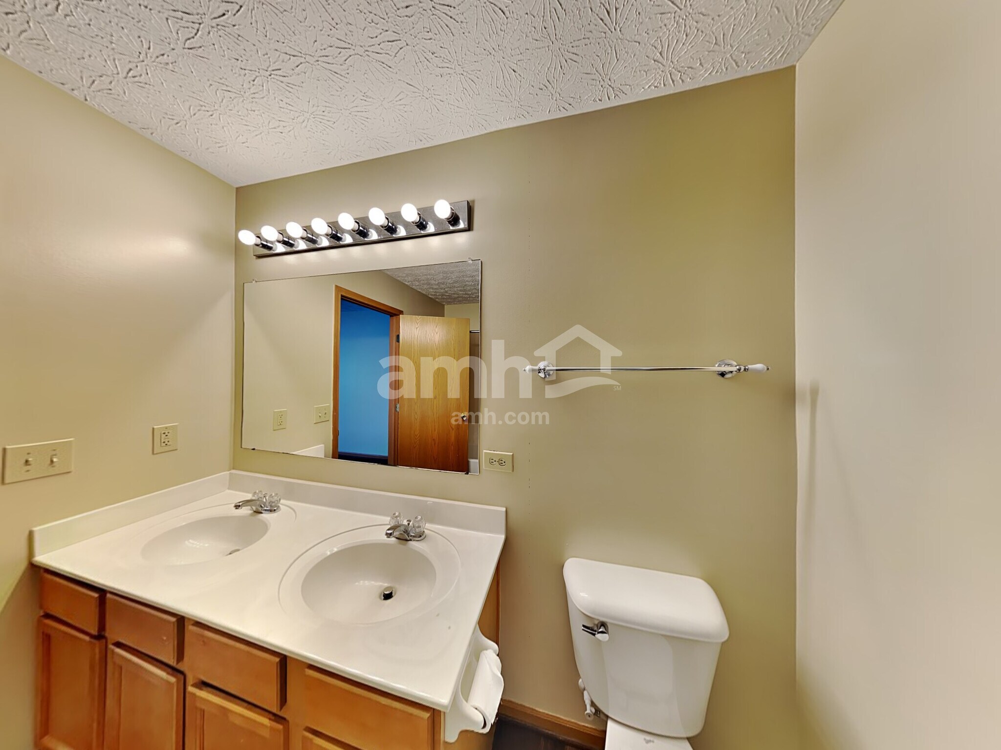 Building Photo - 5388 Englecrest Dr