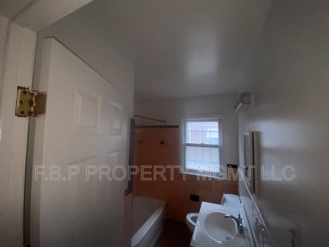 Building Photo - 18275 Rosemont Ave