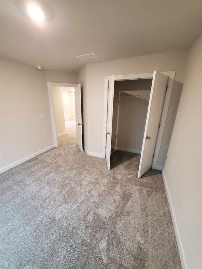 Building Photo - Beautiful Home in Huntersville