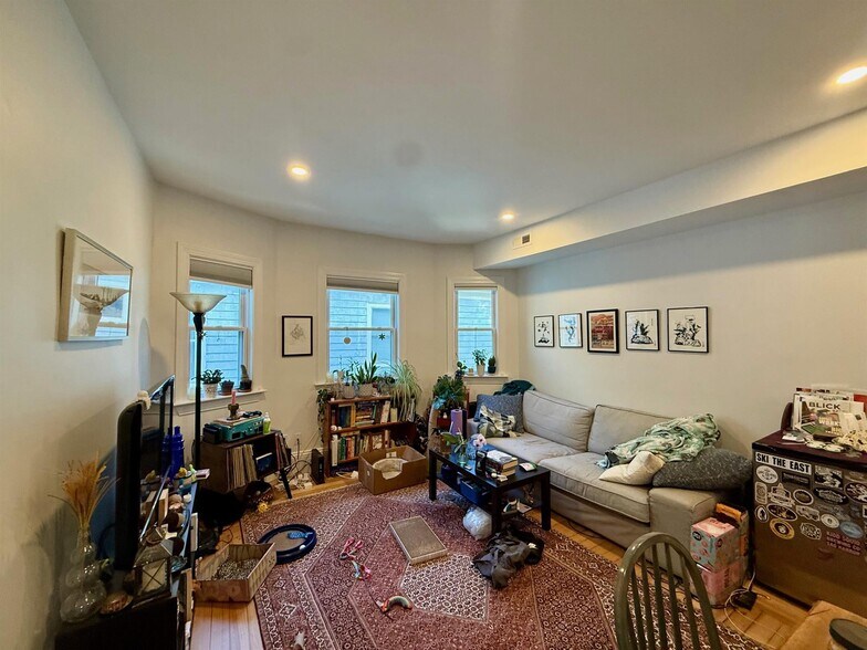 Primary Photo - 37 Spencer Ave