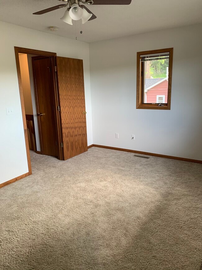 Building Photo - 4208 Mt Vernon Rd SE