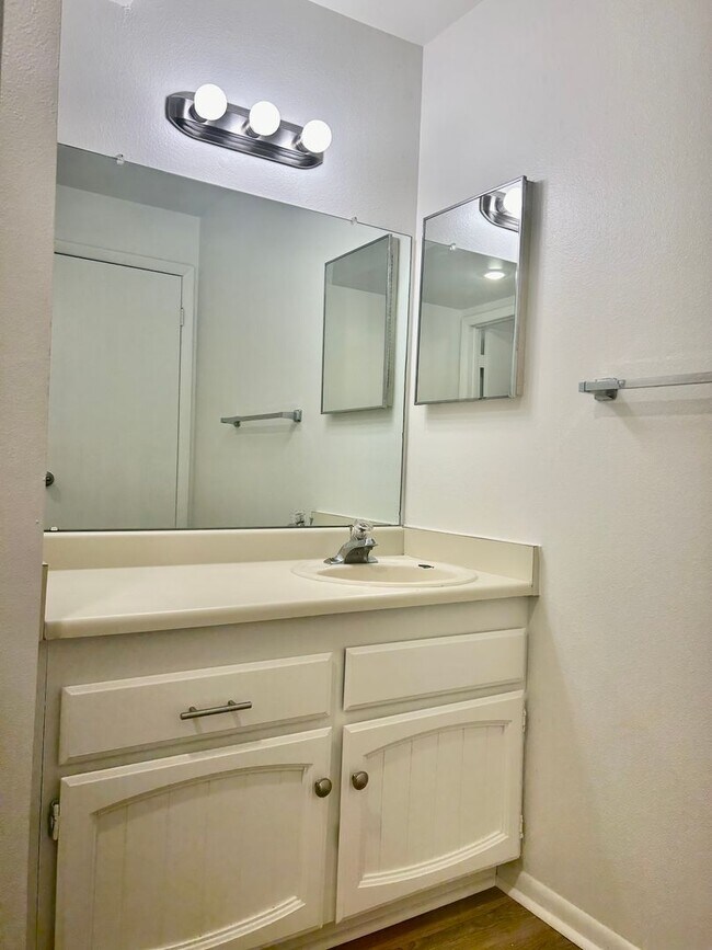 Building Photo - Spacious 1 bed/one bath in Aurora