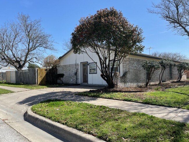 Building Photo - 4/2/2 North Richland HIlls