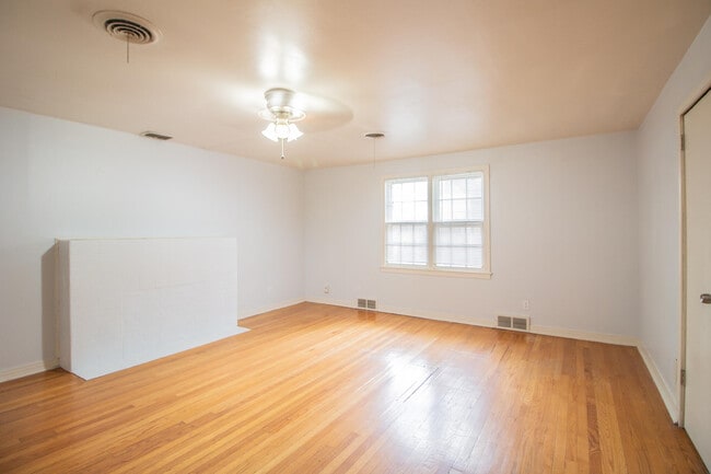 Building Photo - 3214 27th St