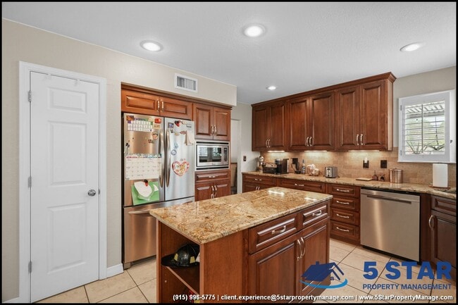 Building Photo - 6052 Bandolero Dr