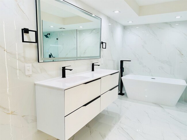 Building Photo - 3500 Mystic Pointe Dr