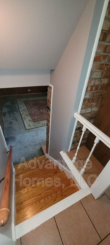 Building Photo - 8914 Grandview Dr